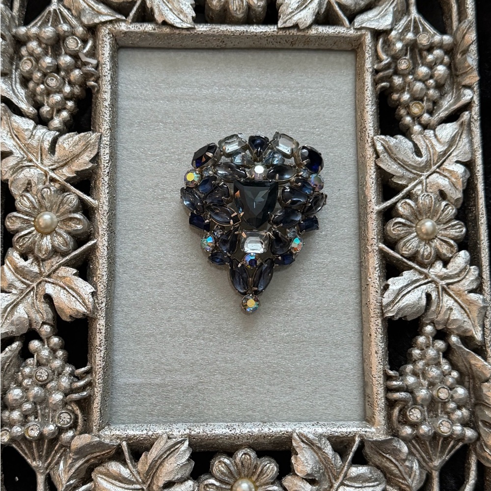 Vintage Juliana? Blue & Aurora Borealis Rhinestone Brooch 3”